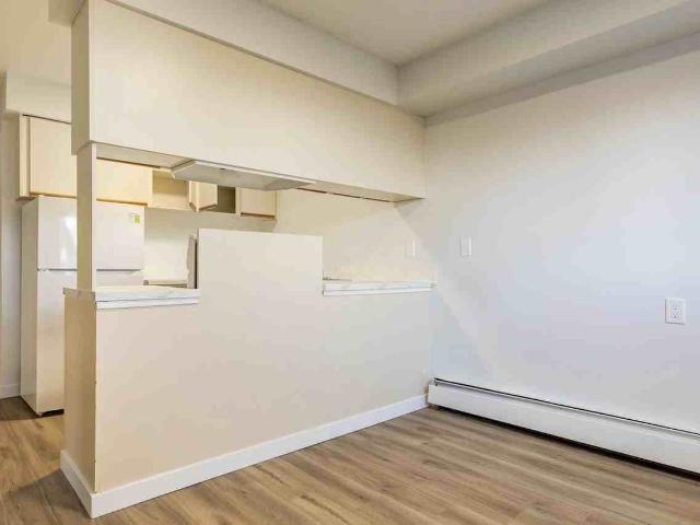 South Ridge Apartments 3 Bedroom Apartment for Rent at 10500 45 Ave Nw, Edmonton, AB T6H 0A1 Empire Park