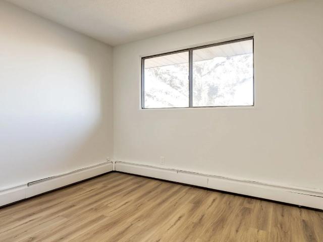 South Ridge Apartments 3 Bedroom Apartment for Rent at 10500 45 Ave Nw, Edmonton, AB T6H 0A1 Empire Park