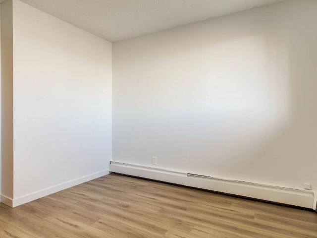 South Ridge Apartments 3 Bedroom Apartment for Rent at 10500 45 Ave Nw, Edmonton, AB T6H 0A1 Empire Park