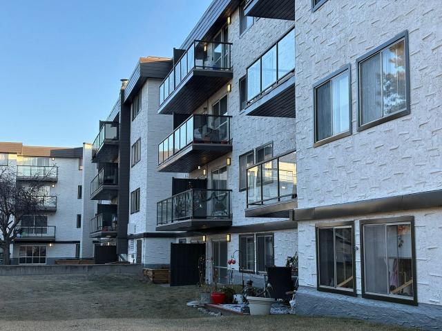 Southbury House 1 Bedroom Apartment for Rent at 4240 106 St Nw, Edmonton, AB T6J 2S4 Rideau Park