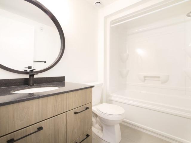 Southhampton: Loft Suites – 710 Westminster