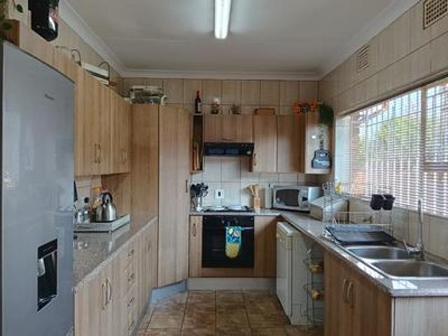 sought after 3 bedroom home for to l.