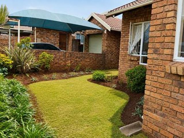 sought after eldoraigne townhouse –.