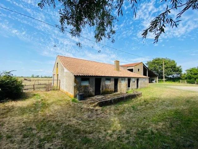 SOULLANS, corps de ferme