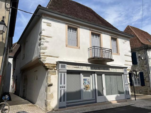 SOUS OFFRE Maison de ville attrayante avec unité commerciale
