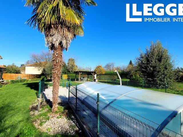 Sous offre acceptée Superbe longère en pierre avec grand terrain clos, dépendances et piscine