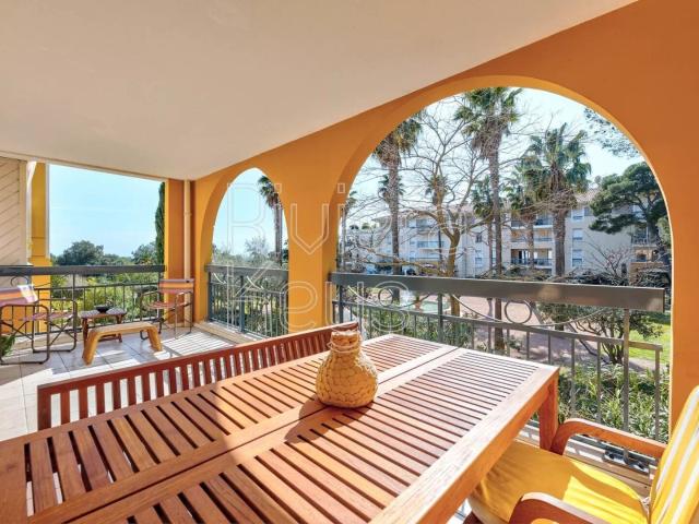 SAINT AYGULF: Appartement 3 pièces, échappée mer et piscine