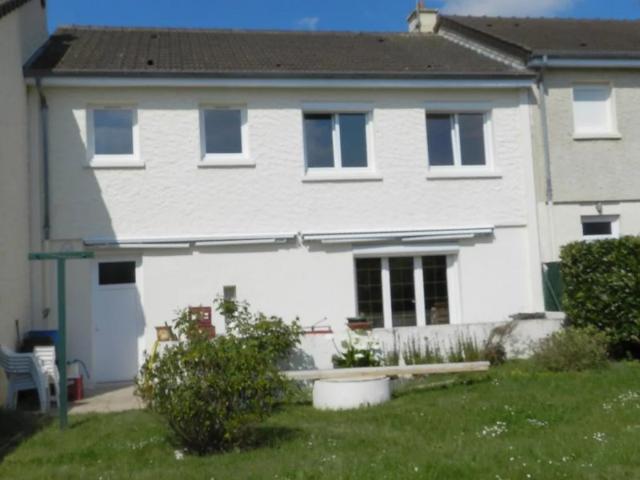 A ETE VENDUE PAR NOS SOINS. CENTRE VILLE, MAISON DE 6 PIECES, avec Garage, sur Plus de 300 m² de Terrain