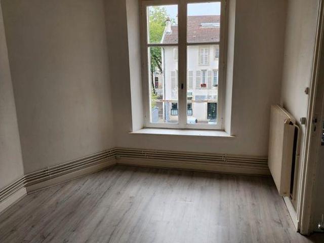 Sous location F2: 2 pièces de 31m²
