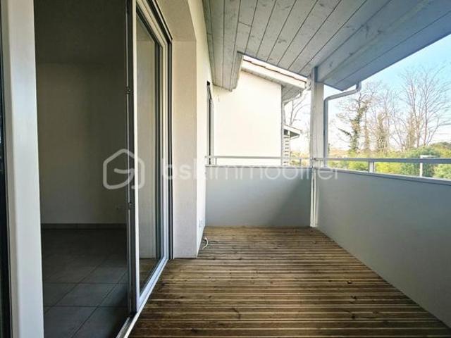 SOUSTONS – Appartement T2 récent avec terrasse et double parking en sous sol