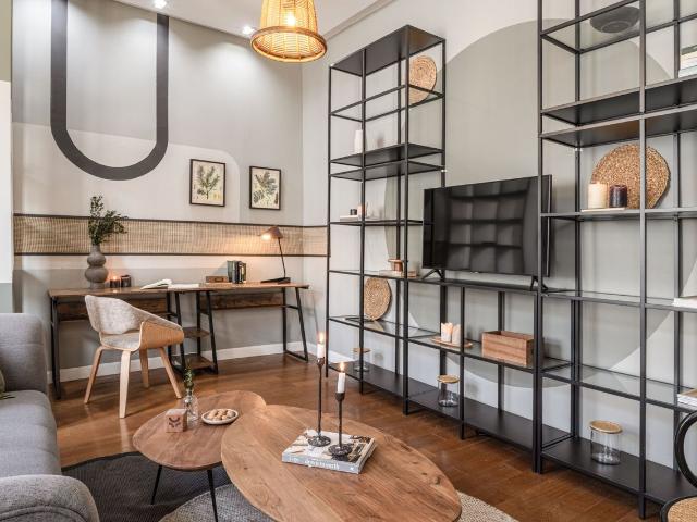 Sleek 1 Bedroom Apartment in Centro with Dedicated Workspace and Modern Design, Madrid Amsterdam Apartments for Rent