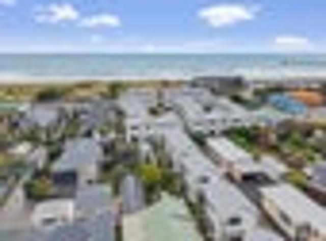 Sleek Coastal Living on Marine Parade