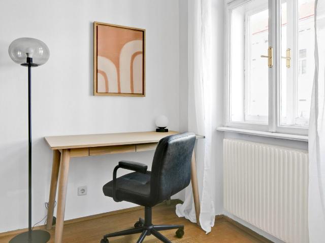 Sleek Döbling 1BR w/ Elevator, near Spittelau & U6, Vienna Amsterdam Apartments for Rent