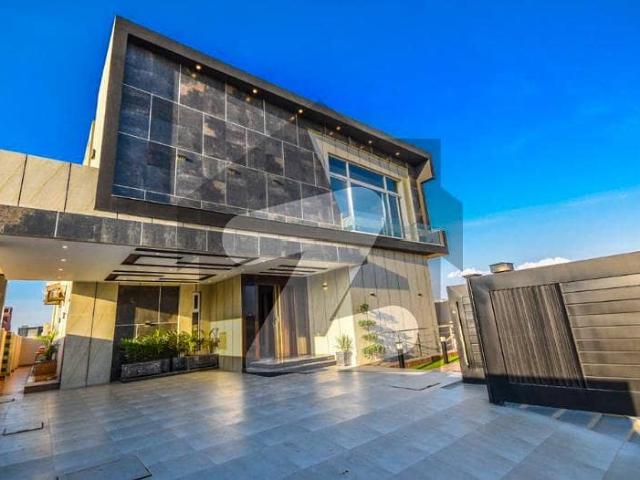 SLIGHTLY USED Ideal Family Home 1 Kanal House For Sale In DHA Phase 4
