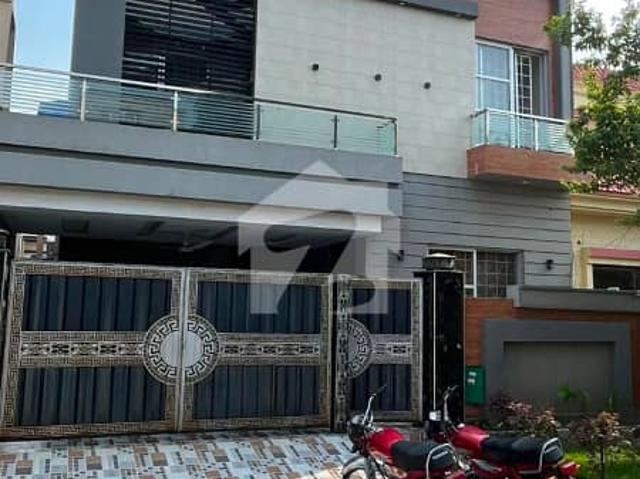 Slightly Used 8 Marla House Near Park Top Location At Bahria Town Lahore