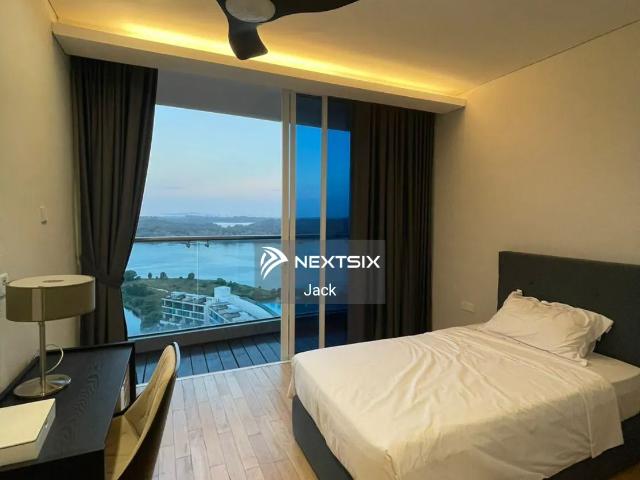 Small community, gated & guarded but large build up area 3,000 sqft. This unit even have large land than another unit 5,285 sqft. Same, own developer unit, new & never stay before!