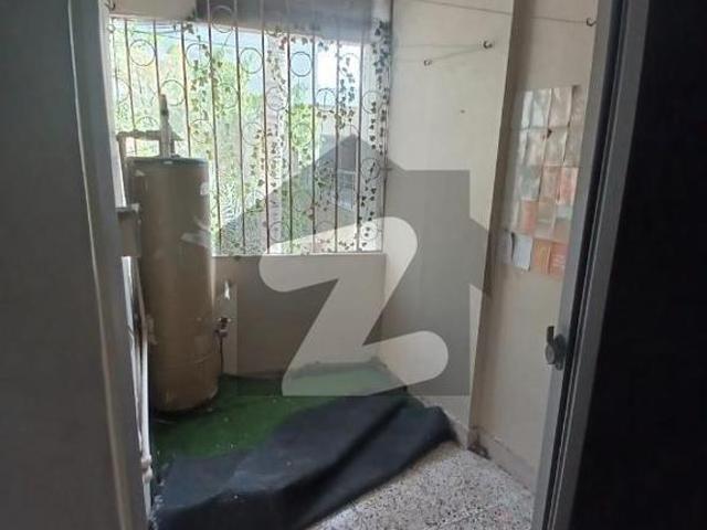Small complex appartment for rent clifton block 8