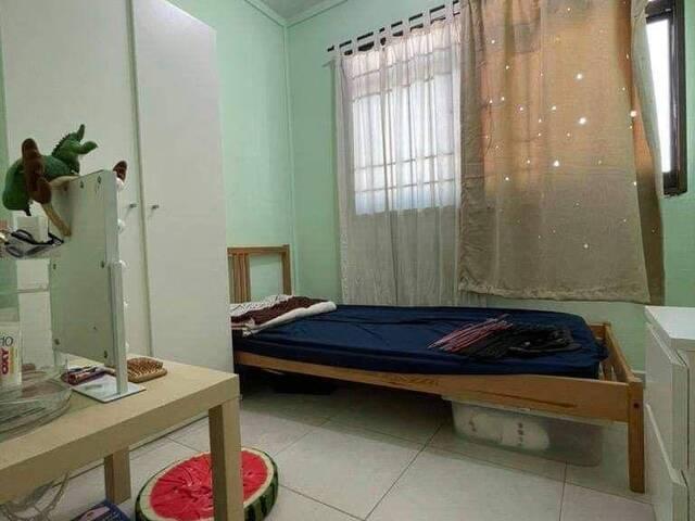 Small room at Blk 896C Woodlands Dr 50 兀兰大牌896C小房出租 no owner