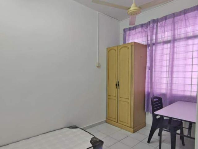 Small Room at Taman Gamelan, Sungai Bakap with parking