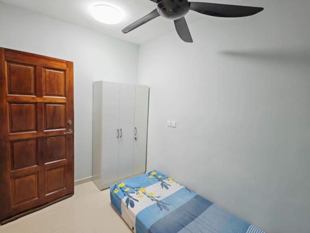 Small room available 1st Oct 2026