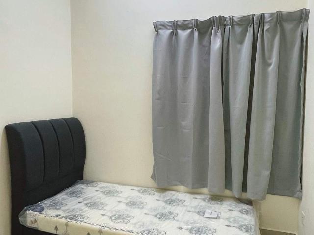 Small Room For Rent! WiFi included