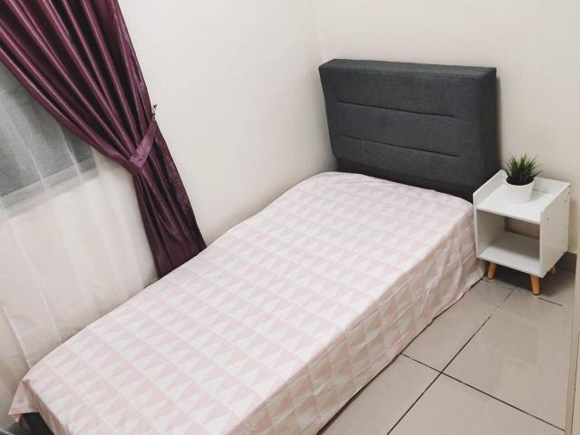 Small Room @ Parklane OUG