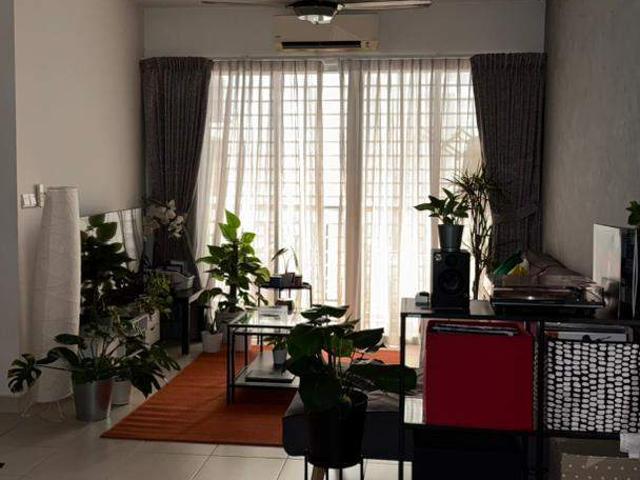 Small room Prefer Malay female