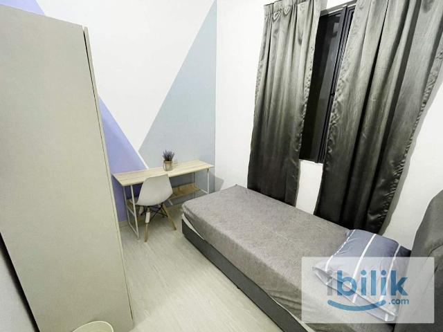 Small Room @ The Hamilton + AC