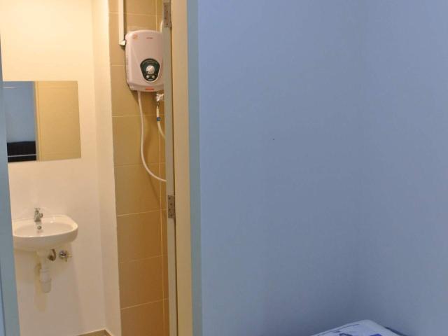 Small room with private bathroom at Windows On The Park condominium