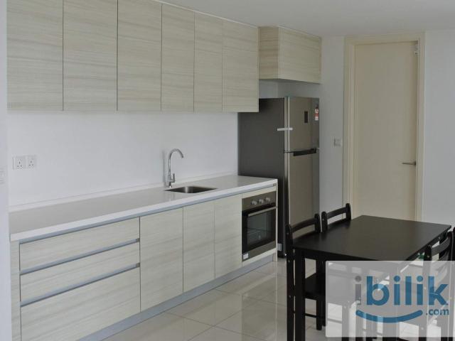 Small room with private bathroom for rent at Windows On The Park
