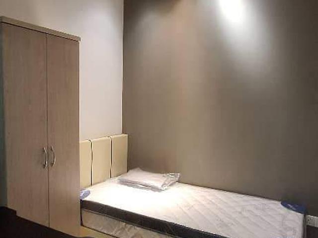 SMALL ROOM