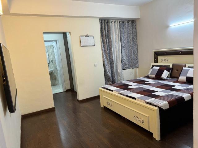 Smart World ES 5 Bedroom 7500 Sq. Ft. Apartment in Sector 98 Noida Listing ID: #10294