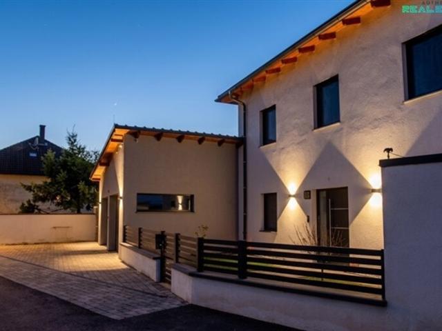 Smart Home 7 Zi. Mehrfamilienhaus in Kalladorf mit Garten, Garage