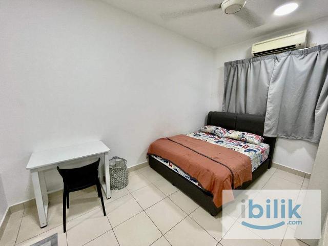 Smart Lock Master Queen Bedroom for Rent at Seri Baiduri @ Setia Alam with Private Bathroom @ Female Unit