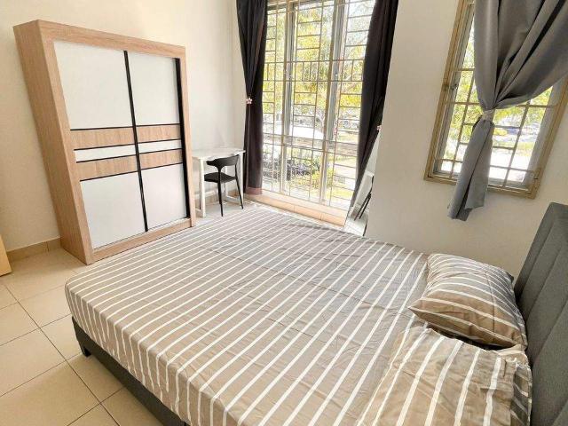 Smart Lock Large Medium Queen Room for Rent at Seri Baiduri @ Setia Alam @ Female Unit