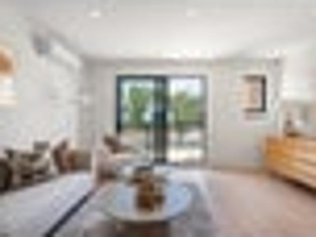 Smart, Modern Living in Sought After North Shore