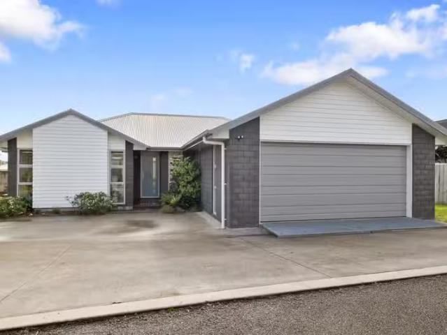 SMART PACKAGE IN GLEN AVON First National Real Estate
