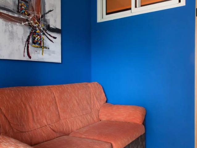 Smart room with desk in shared apartment, Alcalá de Henares