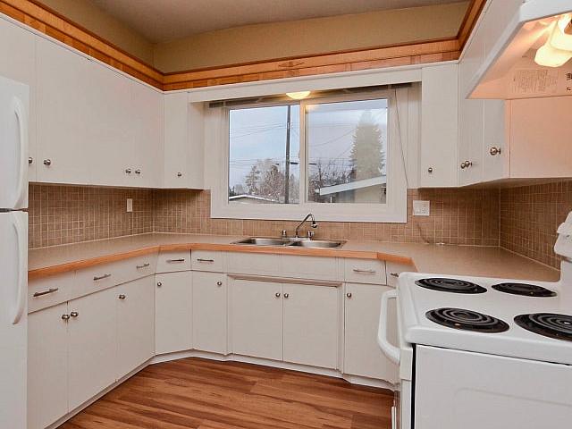 S/m/l Dog/cat? South Central Main Floor 1.5 Bath Double Garage