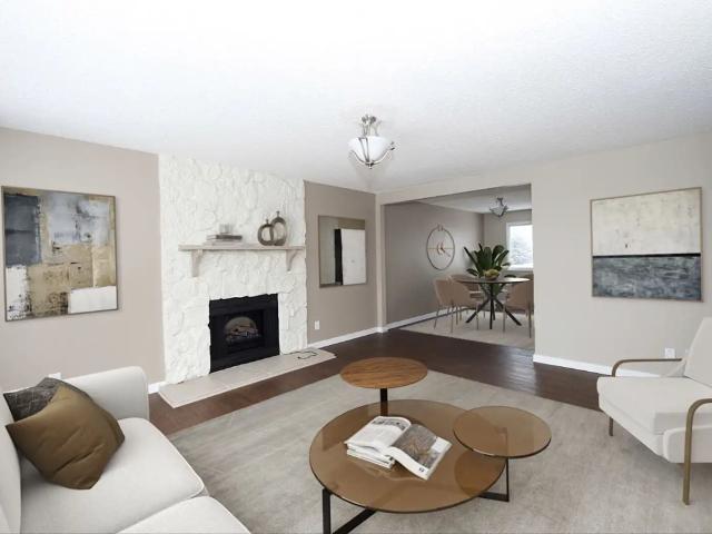 S/M/L DOGs? HUGE HOME >Extra Tall DOUBLE GARAGE  Fenced Yard