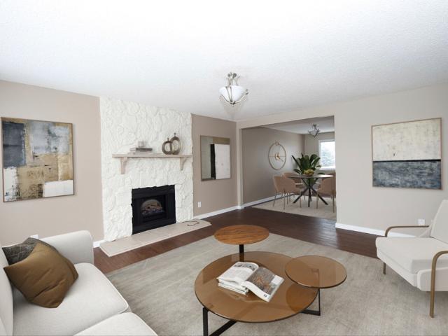 S/M/L DOGS? 1.5 Bathrooms >>Extra Tall DOUBLE GARAGE   SAFE Area. FENCED BackYard. Renovated