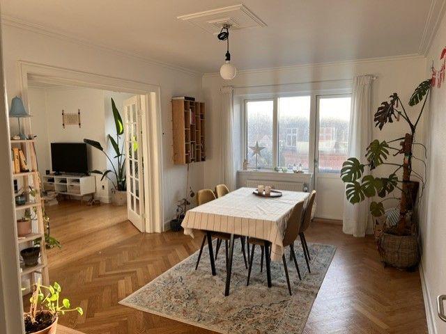 Smuk lejlighed med stor stue på Frederiksbjerg