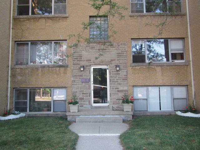 Snow Manor Apartments, Oakvile 2 Bedroom Apartment for Rent at 83 Wilson St, Oakville, ON L6K 3G4 Central Oakville