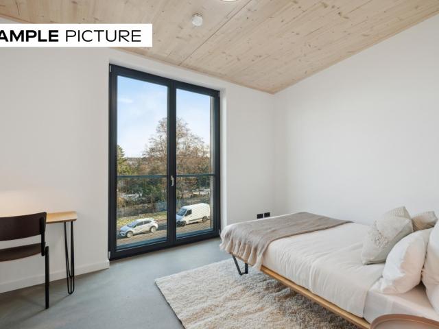 Snug double bedroom close to U Heinrich Heine Straße metro station