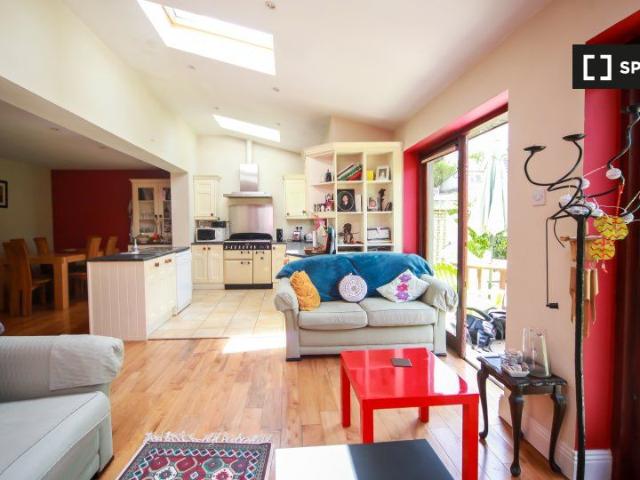 Snug room for rent in 3 bedroom house, Knocklyon, Dublin