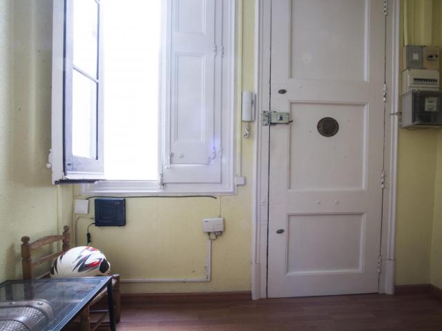 Snug single bedroom close to Girona metro station