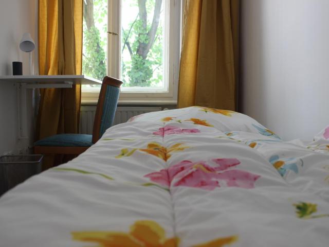 Snug single bedroom in a 3 bedroom flat, in Neukölln