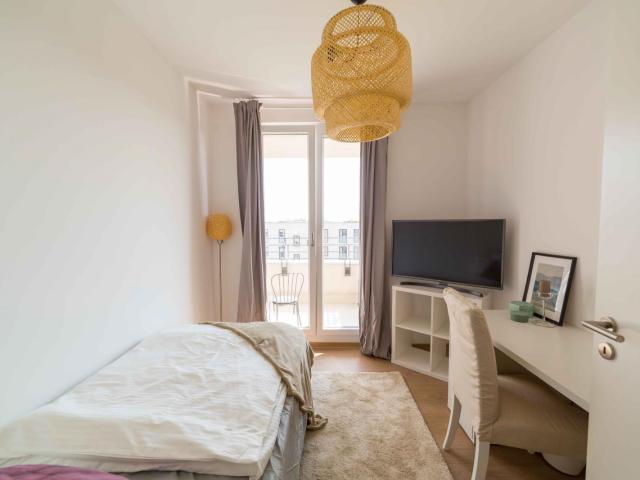 Snug single bedroom in a 4 bedroom apartment in Moabit
