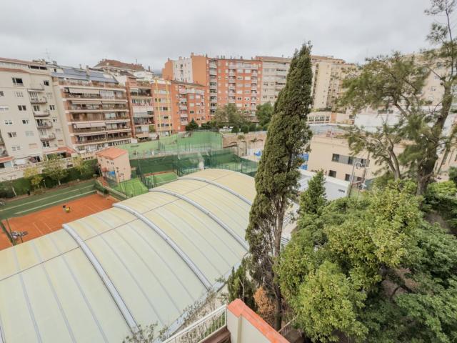 Snug single bedroom in proximity to Vallcarca metro station
