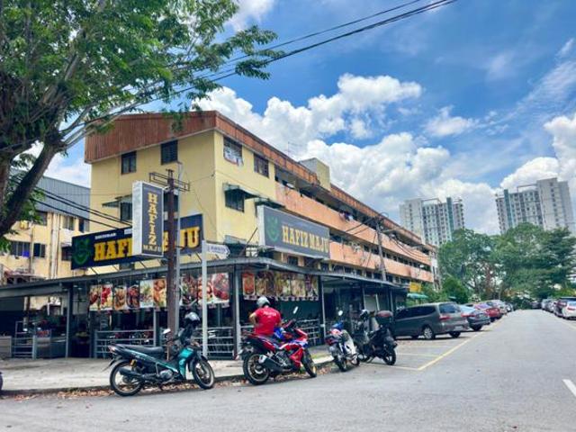 SS 13 Flat at Subang Jaya Ground Floor unit 2 bedroom freehold